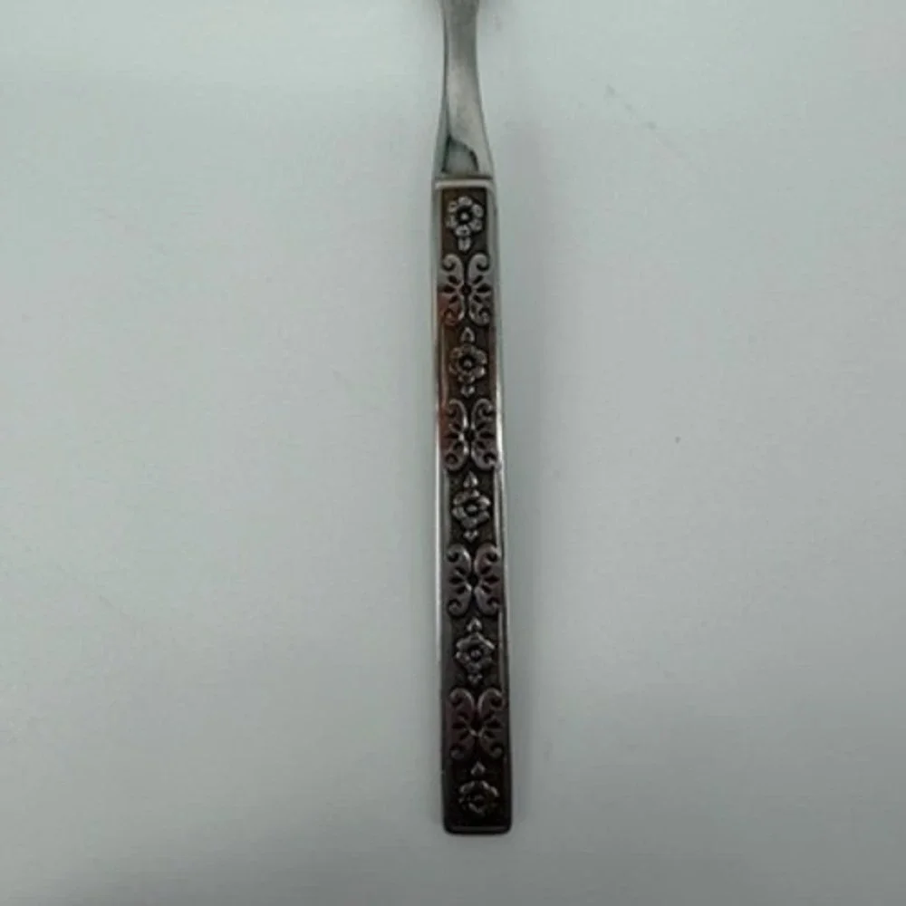 Oneida Distinction Deluxe‎ Stainless Capri Teaspoon Floral Pattern 6 Inch Spoon